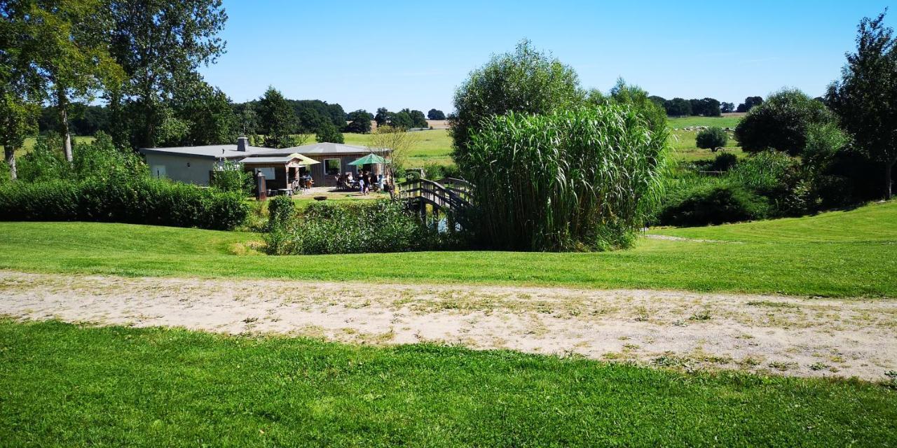 Peenehof Koeppen - Ferienwohnungen & Schlaffaesser Jordenstorf Zewnętrze zdjęcie
