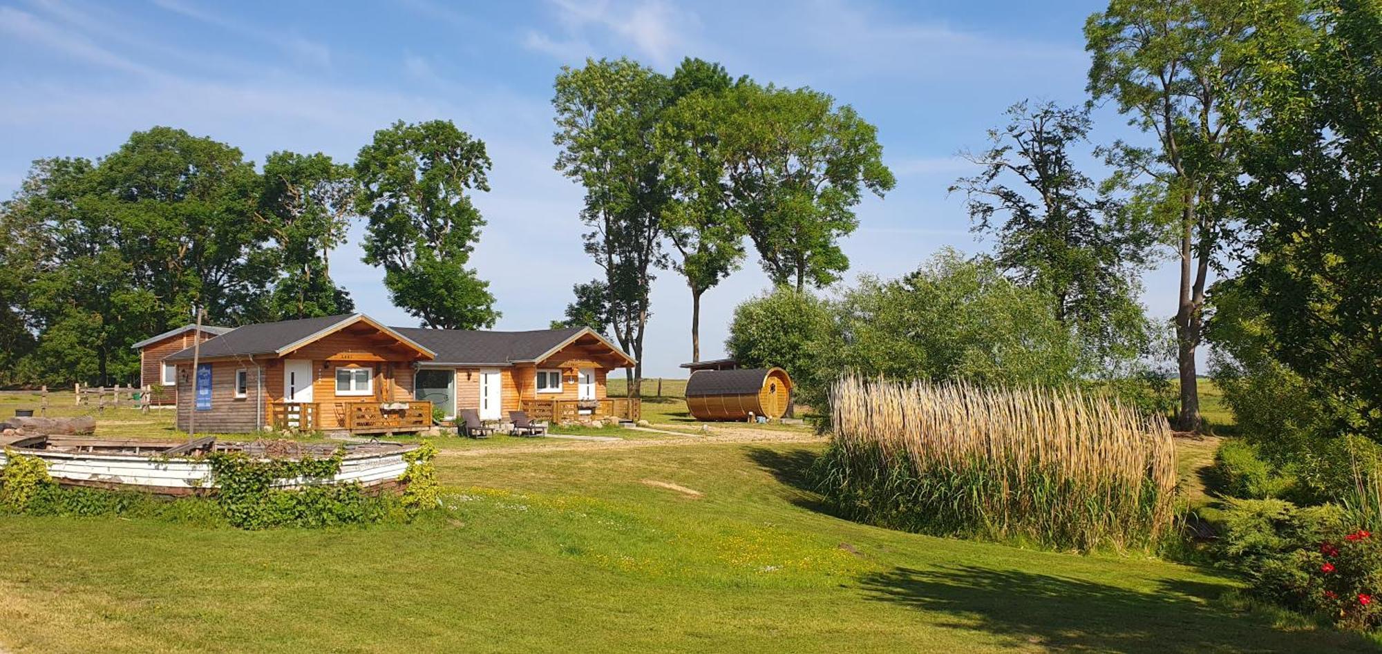 Peenehof Koeppen - Ferienwohnungen & Schlaffaesser Jordenstorf Zewnętrze zdjęcie